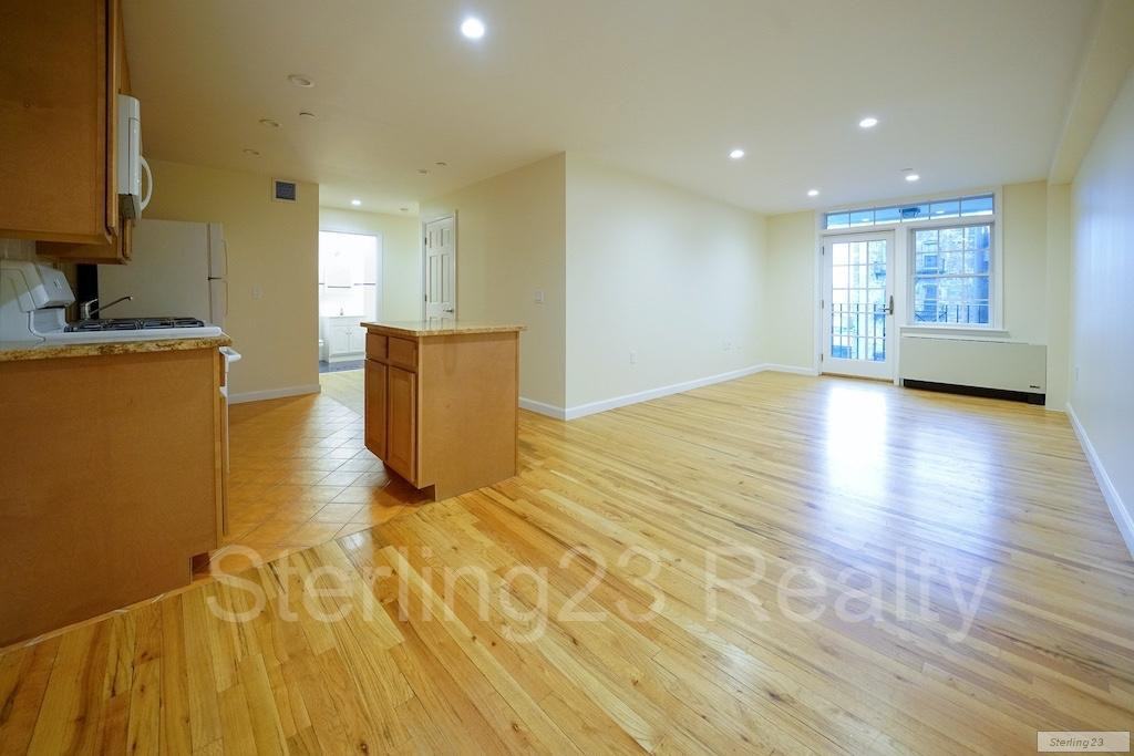 28-21 Astoria Blvd #6