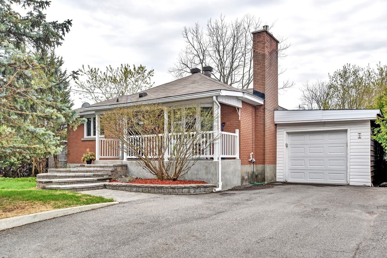 4 Viewmount Drive, Ottawa, ON K2G 1R4 3 Bedroom Apartment for Rent