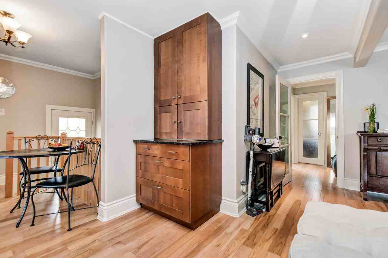 4 Viewmount Drive - Photo 3 of 24