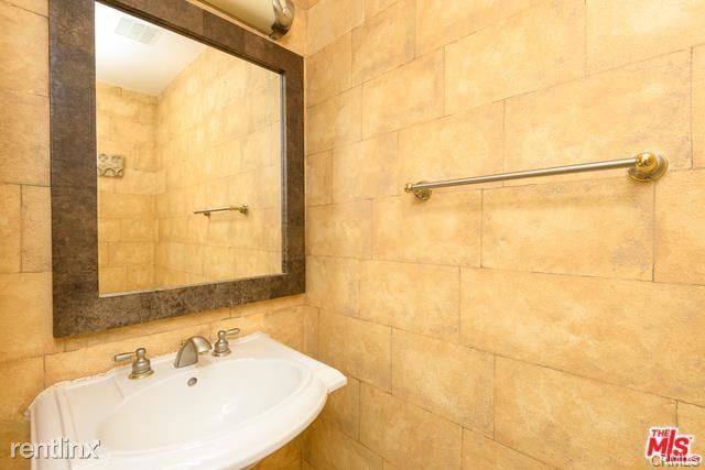 11723 Mayfield Ave - Photo 3 of 10