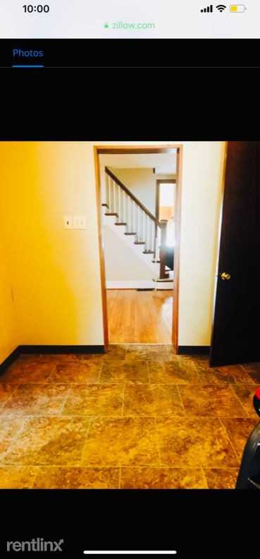 462 Finch St - Photo 2 of 15