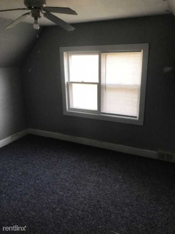 406 S 1st St - Photo 2 of 6