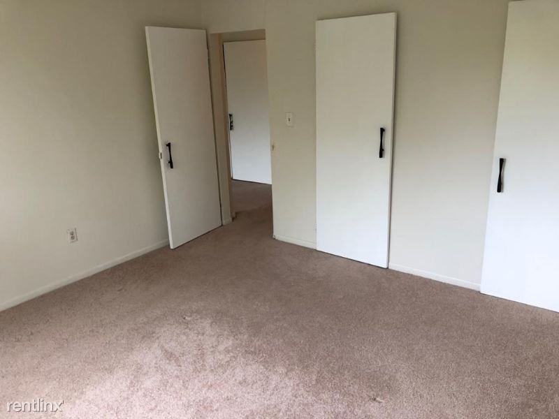 259 Oakville Ave - Photo 3 of 7