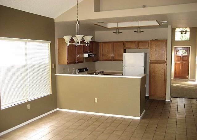 6807 S Dennis Dr - Photo 2 of 5