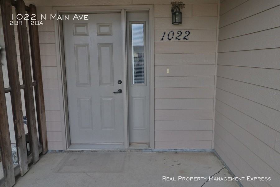 1022 N Main Ave - Photo 2 of 23