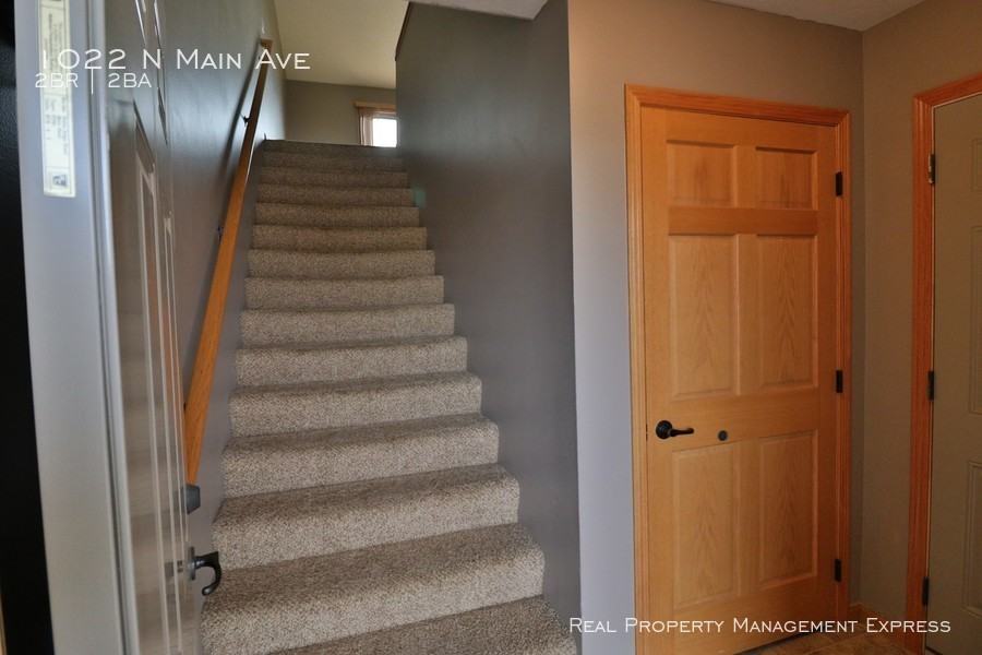 1022 N Main Ave - Photo 3 of 23