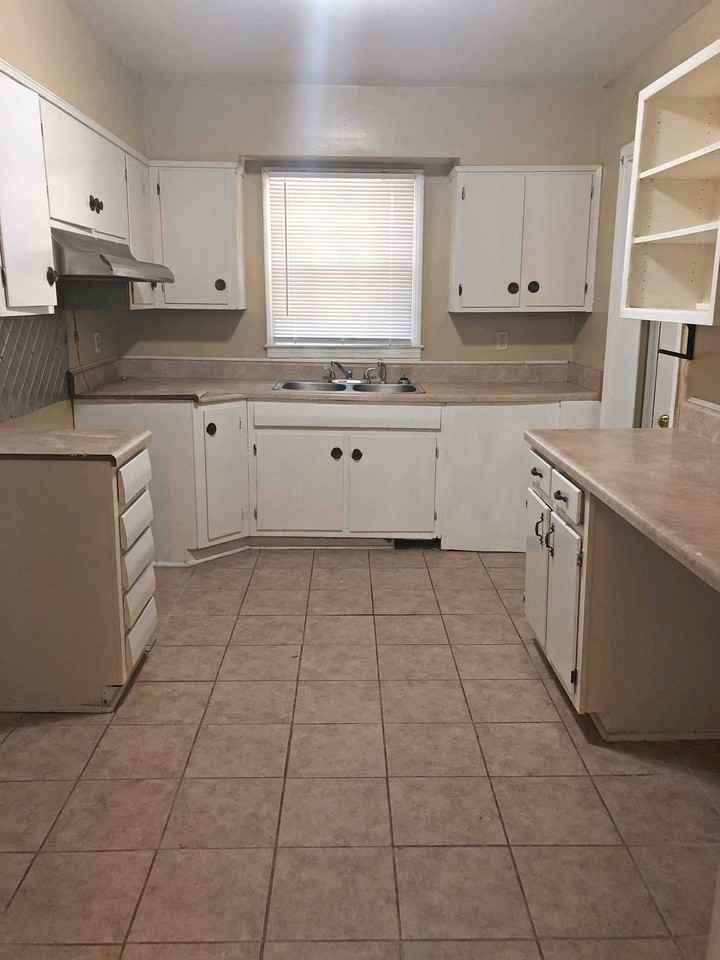 1892 Coventry Dr - Photo 4 of 11