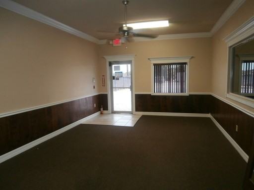 704 N Combee Rd - Photo 2 of 14
