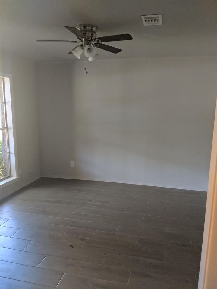 1175 Mitzi St - Photo 3 of 12