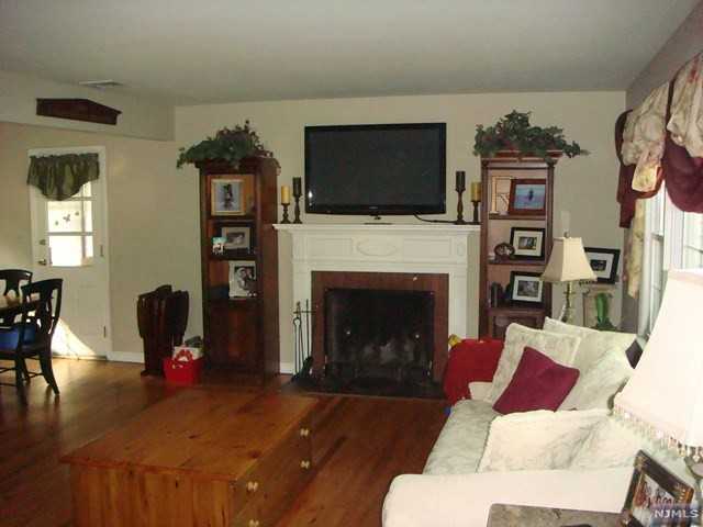 327 Martom Rd - Photo 2 of 9