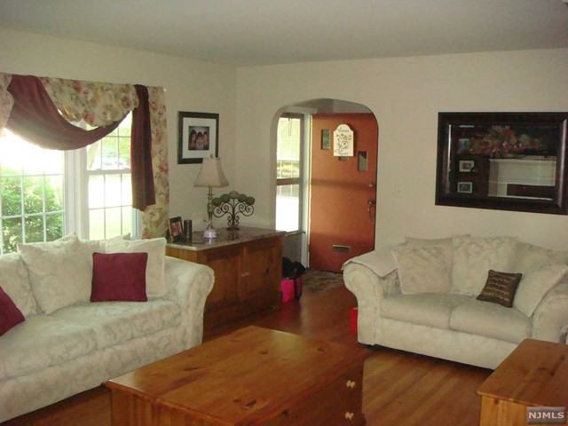 327 Martom Rd - Photo 3 of 9