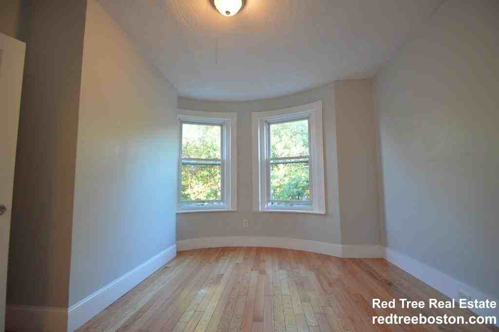 249 Washington St #1 - Photo 2 of 4
