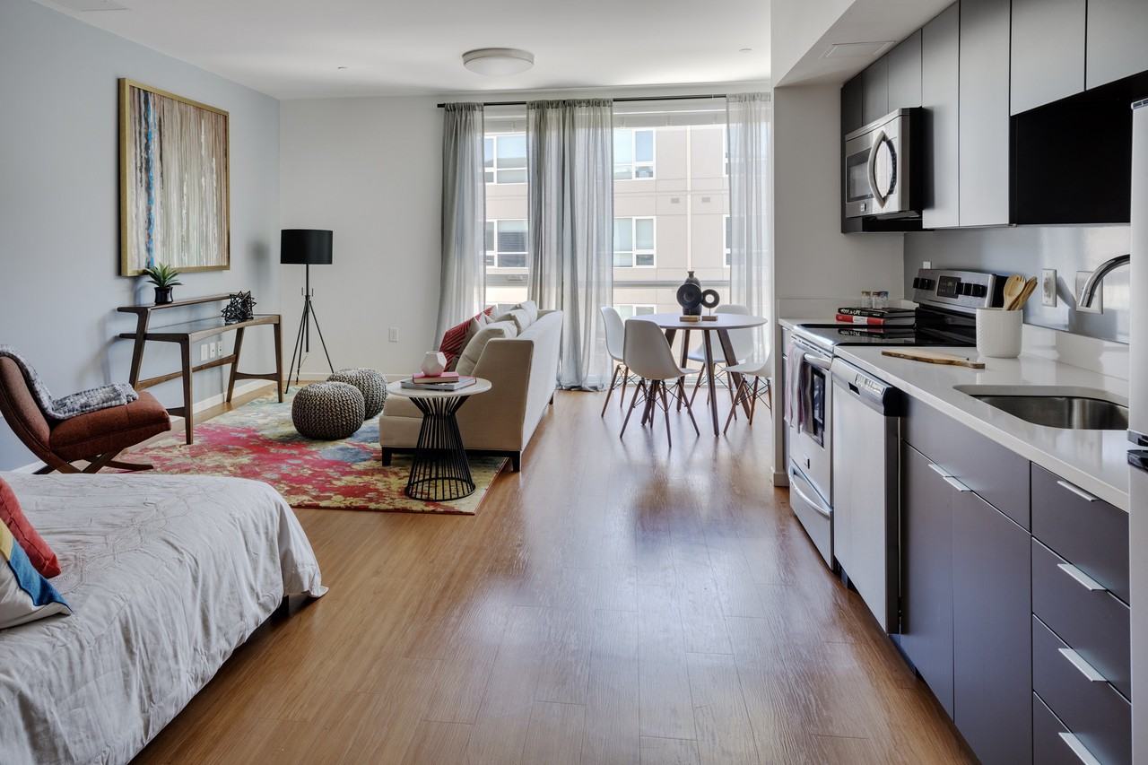 E3 Apartments - Photo 5 of 26