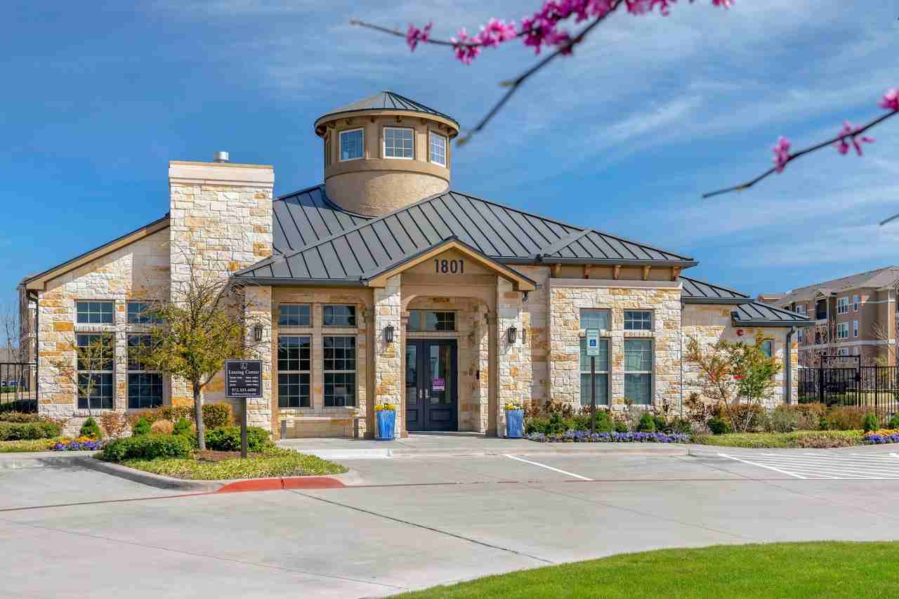 Bell Frisco at Main Apartments for Rent 1801 Mccord Way, Frisco, TX