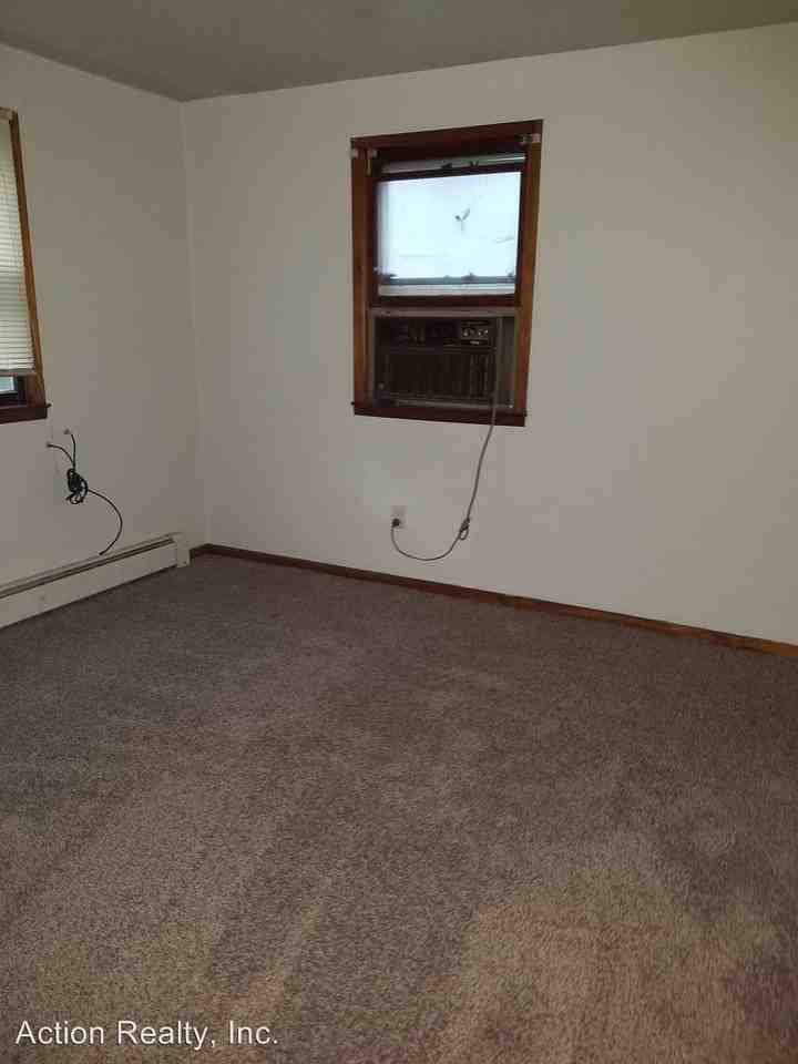 606 North 8th St - Photo 2 of 7