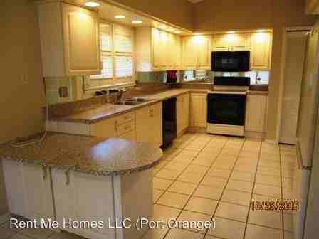 840 Clear Lake Dr - Photo 3 of 18