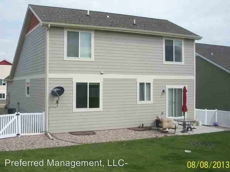1113 Wendy Ln - Photo 2 of 25