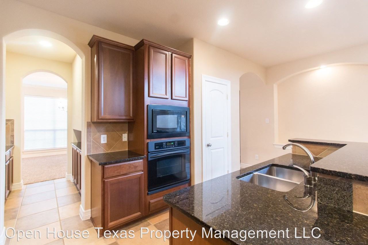 11154 Monarch Dr - Photo 3 of 10