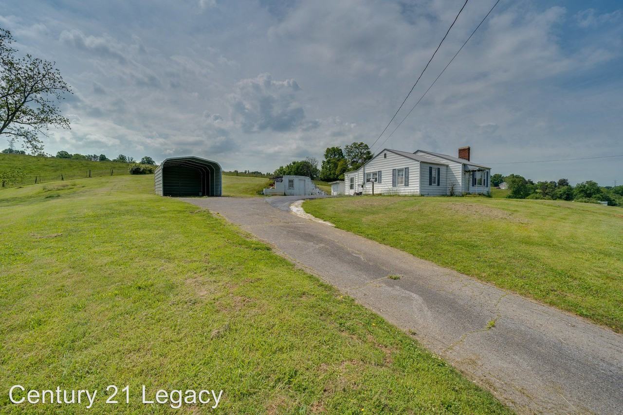 4153 Greenwood Dr - Photo 3 of 15