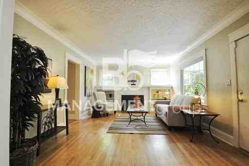 1624 NE Fremont St - Photo 3 of 26