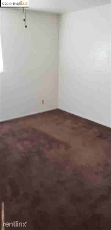 9203 Hillside St - Photo 3 of 6