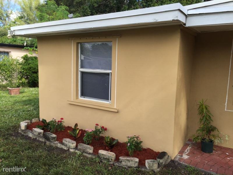 129 Miami Gardens Rd - Photo 2 of 6