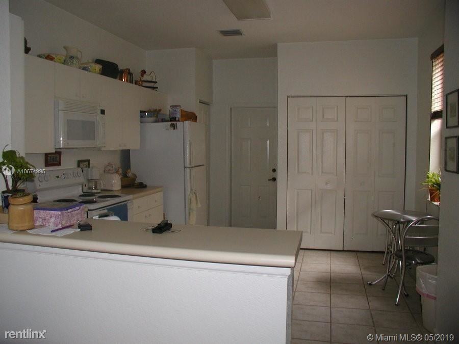 3807 Tree Top Dr - Photo 2 of 7