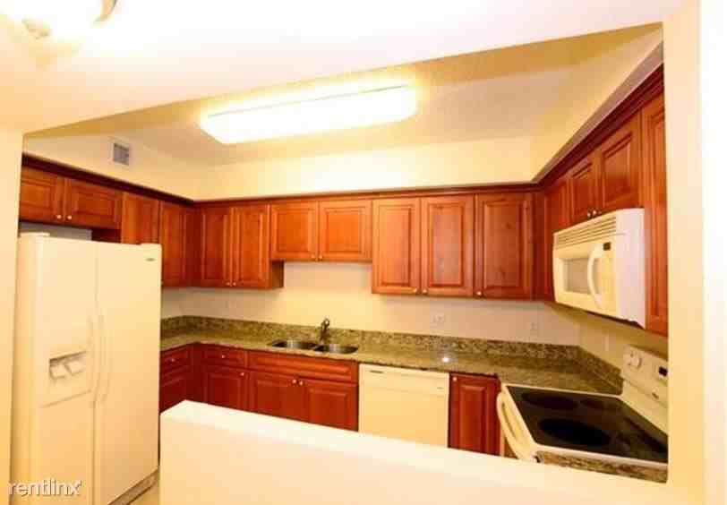 101 Sidonia Ave - Photo 2 of 10