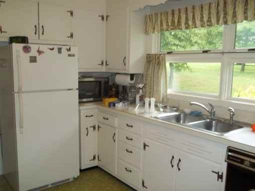 221 Marshall Ave - Photo 3 of 15