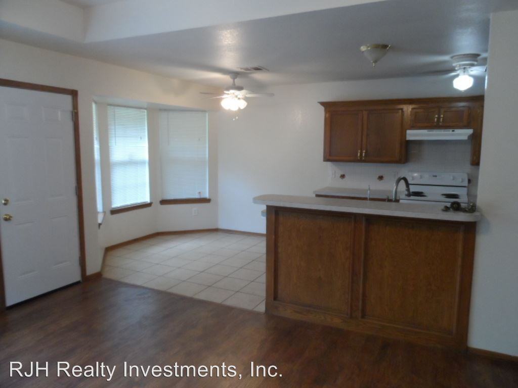 17121 Sally Cir Dr - Photo 3 of 8