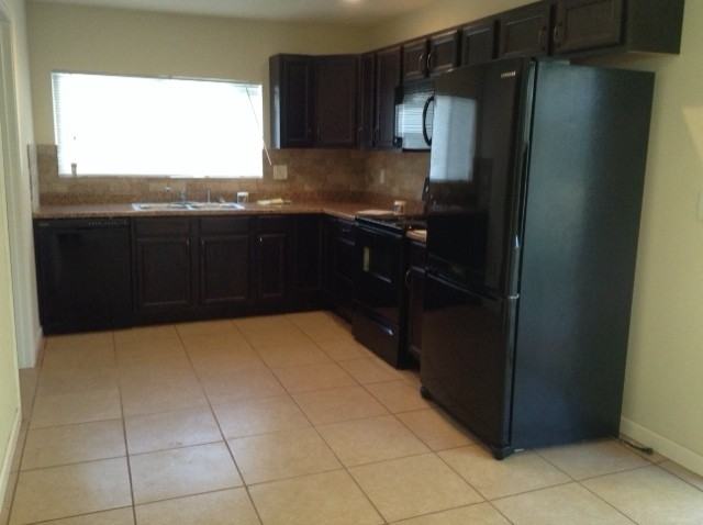 1126 Haley Ave - Photo 2 of 9