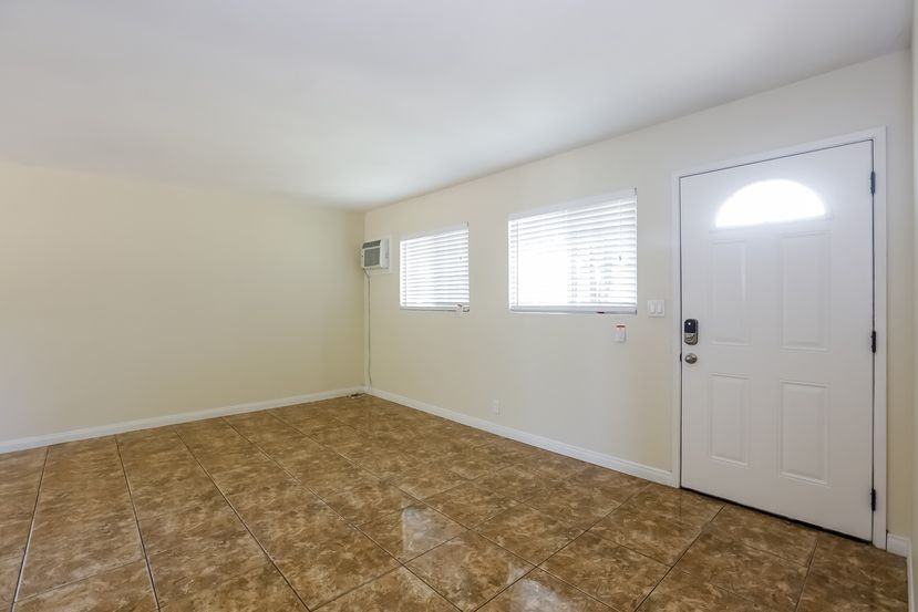 15429 Temple Ave - Photo 3 of 15