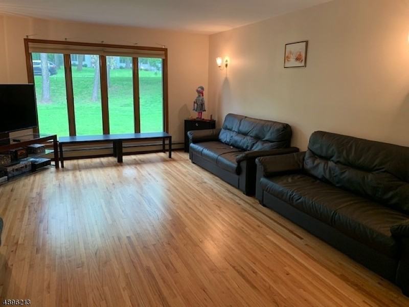 49 Ivy Pl - Photo 2 of 7