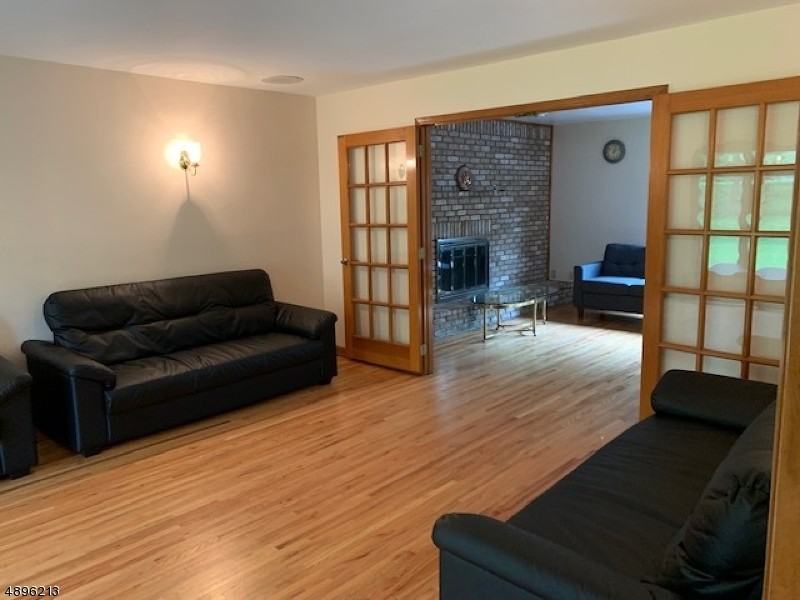 49 Ivy Pl - Photo 3 of 7