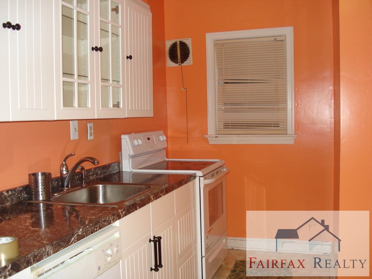 6411 59th Ave - Photo 2 of 11