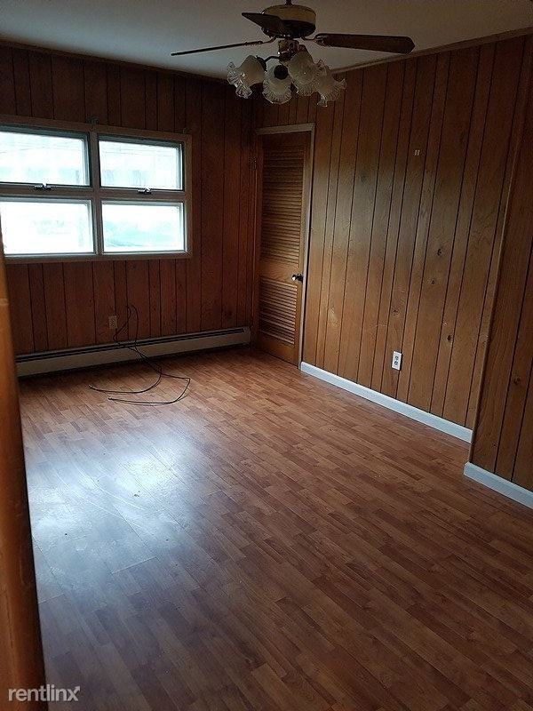 960 Matthew Ave - Photo 3 of 8