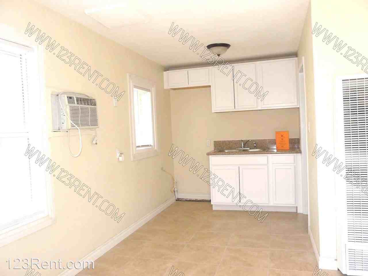 817-819 E Ave Q-7 - Photo 2 of 8