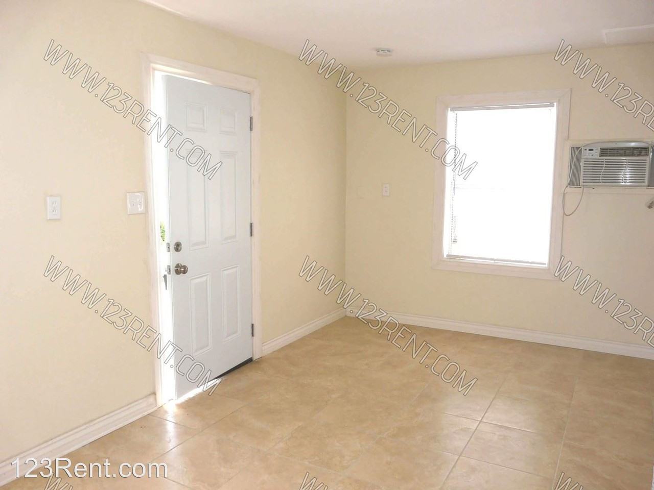 817-819 E Ave Q-7 - Photo 3 of 8