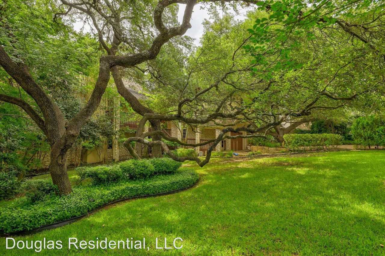 1105 Constant Springs Dr - Photo 2 of 30