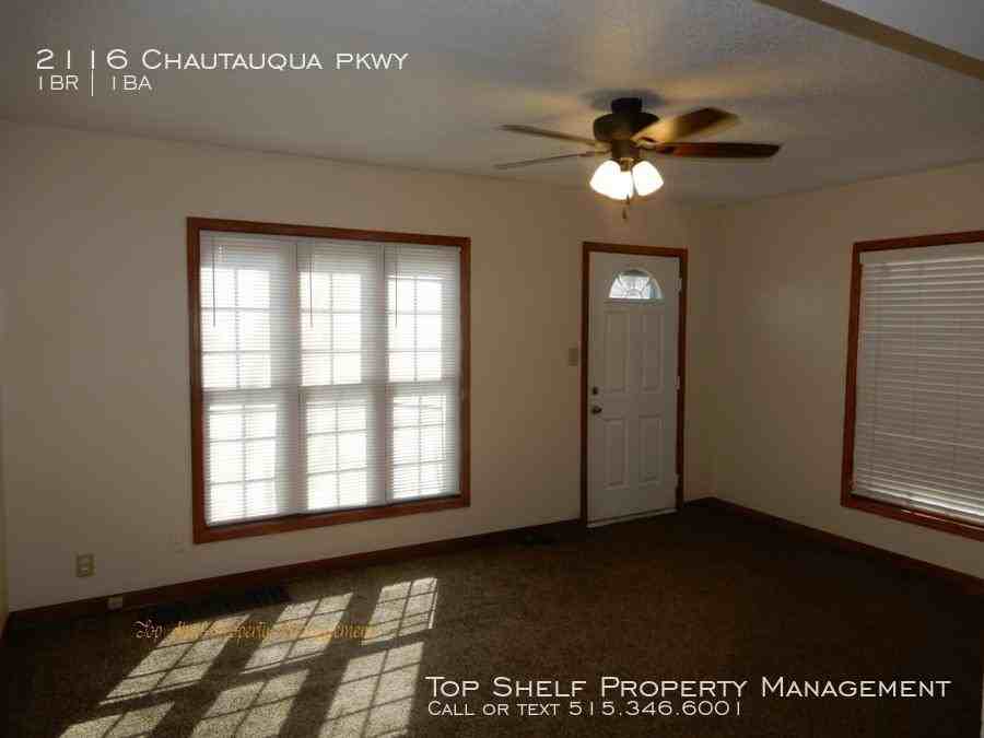 2116 Chautauqua Pkwy - Photo 2 of 8