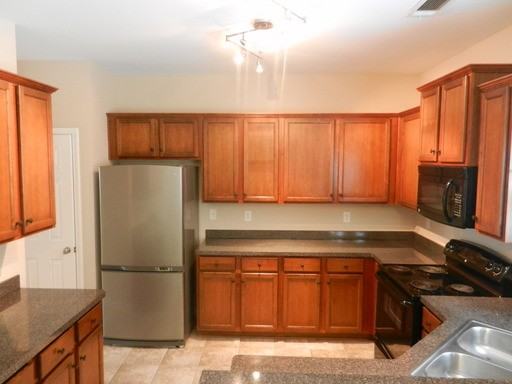 5015 Amethyst Dr - Photo 3 of 17