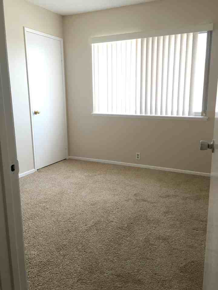 1362 Peppertree Cir - Photo 2 of 10