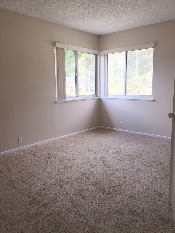 1362 Peppertree Cir - Photo 3 of 10