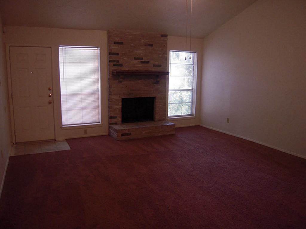 6124 Creekside Ln - Photo 2 of 8