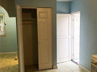 1705 W 6th St - Photo 2 of 7