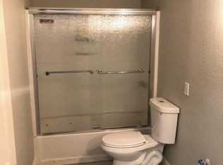 1705 W 6th St - Photo 3 of 7