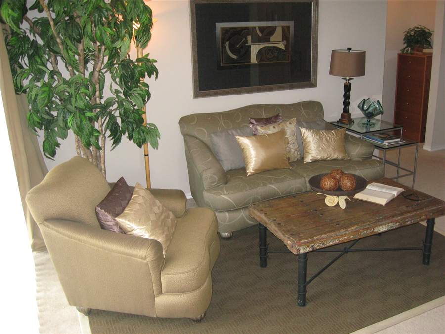 1735 Presidential Heights - Photo 2 of 9