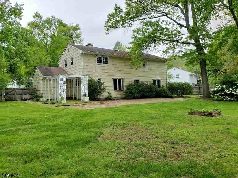 9 Heritage Dr - Photo 3 of 22