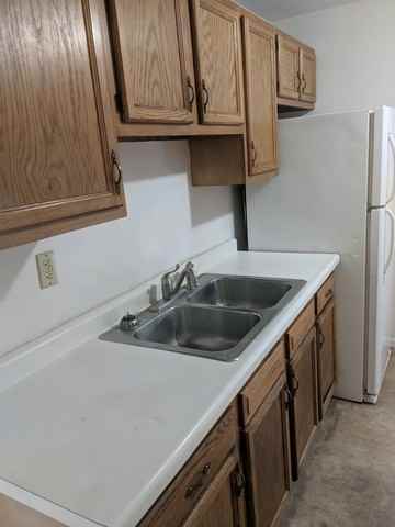 915 Fulton St - Photo 3 of 8