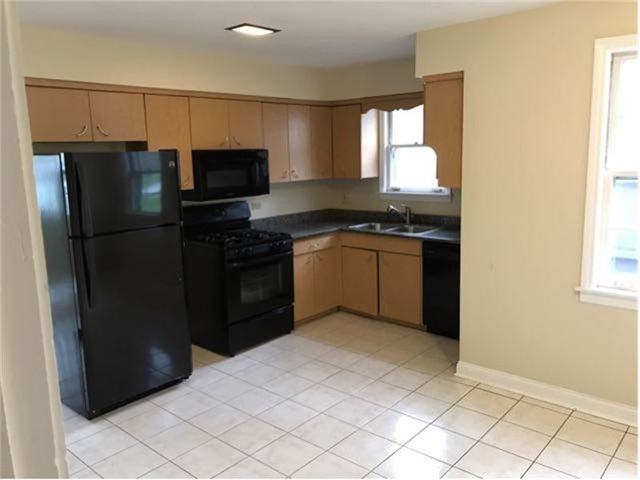 517 Elm St - Photo 3 of 6